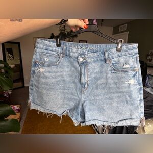 American Eagle Outfitters Women's Distressed Light Blue Mom Jean Shorts